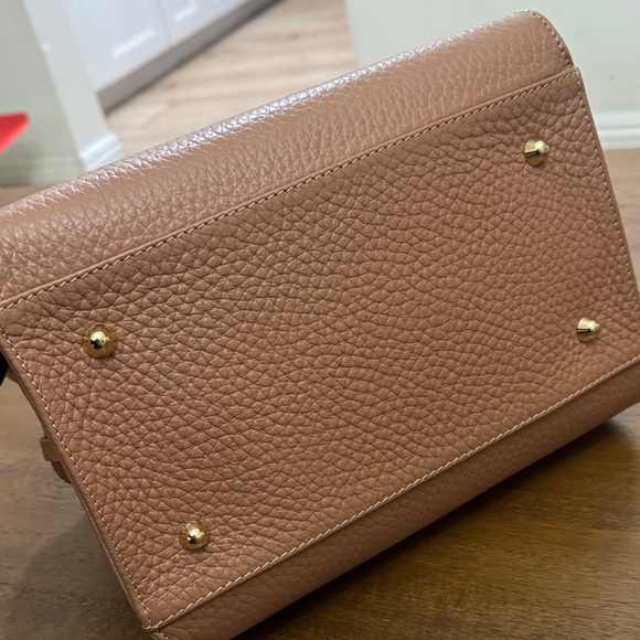 Elegant Tan Leather Handbag - Picture 7 of 7